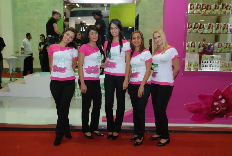 recepcionista para feiras de beleza